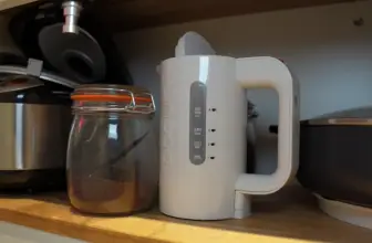 The BEST COMPACT Electric Kettle for Dorm Rooms – Bodum Bistro 2023